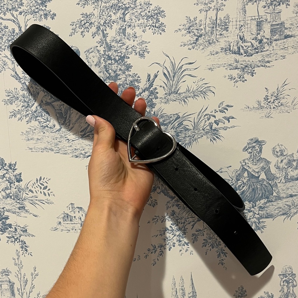 Brandy Melville Heart Belt